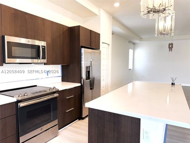 3/2 corner unit, Open Space, laminate wood floor through out - photo 8