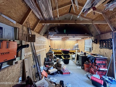 This charming 3 Bedroom/2 Bathroom Cottage-style home is nestled - photo 15