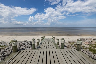 Spectacular beach house located on a 1.4 acre private piece of - photo 5