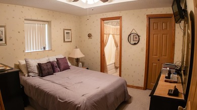 Lake living with lots of space!! WATERFRONT property, a GUEST - photo 14