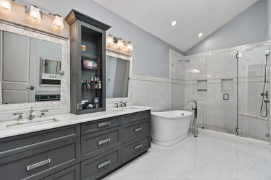 Light, bright, airy, and just 224 steps from the front door to - photo 16