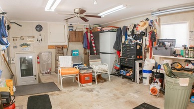 Lake living with lots of space!! WATERFRONT property, a GUEST - photo 26