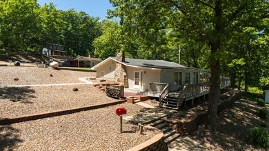 Lake living with lots of space!! WATERFRONT property, a GUEST - photo 29