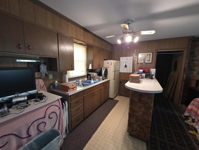 Lake living with lots of space!! WATERFRONT property, a GUEST - photo 40