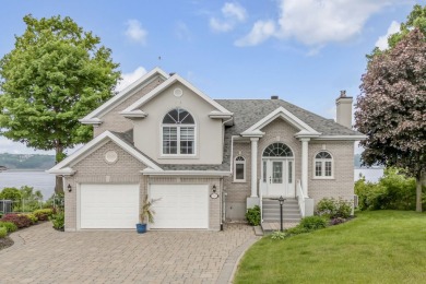 Lake Home For Sale in LéVis (Desjardins),