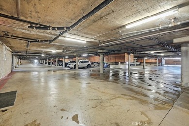 This top floor Long Beach condo features 1 bedroom, 1 bathroom - photo 13