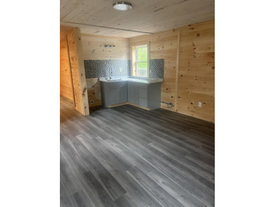 One level living, open concept, turn key property. New in 2025 - photo 1