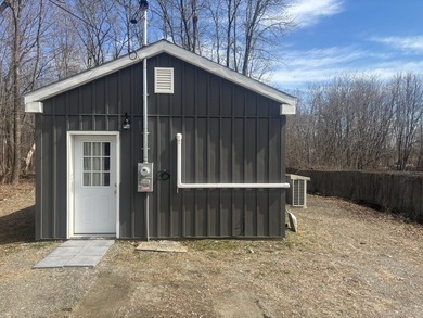 One level living, open concept, turn key property. New in 2025 - photo 8