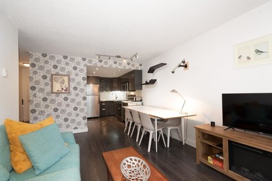 Welcome to this beautifully updated south-facing 1-bedroom home - photo 11