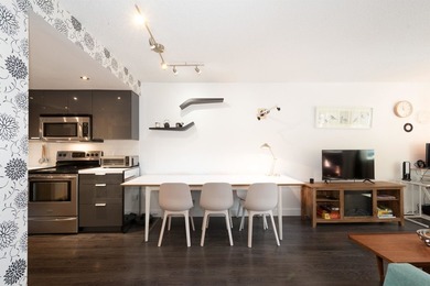 Welcome to this beautifully updated south-facing 1-bedroom home - photo 12