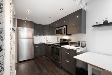 Welcome to this beautifully updated south-facing 1-bedroom home - photo 13