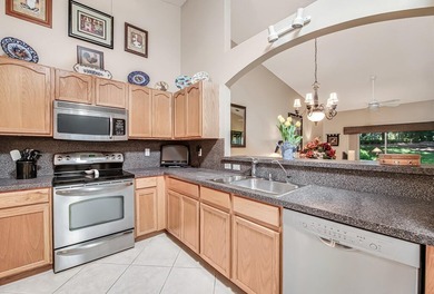 Warm and inviting villa in desirable Bridgeport Cove in the 55+ - photo 15