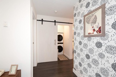Welcome to this beautifully updated south-facing 1-bedroom home - photo 17