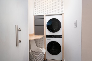 Welcome to this beautifully updated south-facing 1-bedroom home - photo 18