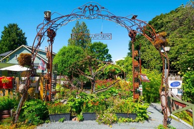 Welcome to this beautifully updated south-facing 1-bedroom home - photo 21