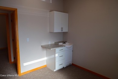 Discover an exceptional investment or owner-user opportunity - photo 9