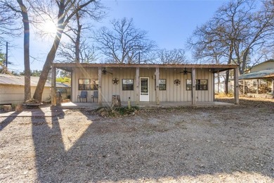 Lake Texoma Home For Sale in Gordonville Texas