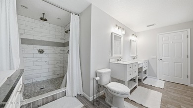 Welcome to this beautifully renovated 4-bedroom, 3-bathroom - photo 23