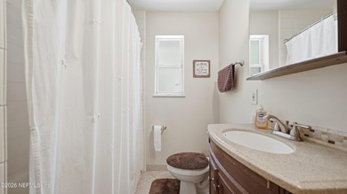 Welcome to this beautifully renovated 4-bedroom, 3-bathroom - photo 36