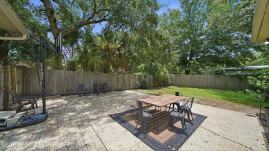 Welcome to this beautifully renovated 4-bedroom, 3-bathroom - photo 37