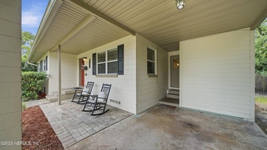 Welcome to this beautifully renovated 4-bedroom, 3-bathroom - photo 45