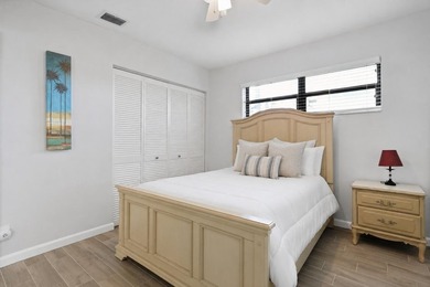 Beautifully renovated lakefront corner first-floor condo - photo 14