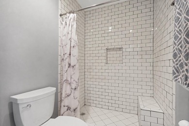 Beautifully renovated lakefront corner first-floor condo - photo 18