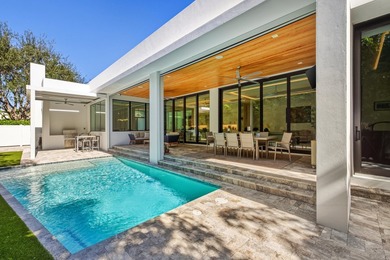 Built by Marc Julien and completed in 2021, this modern - photo 2