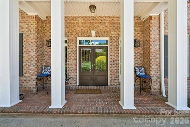 Welcome to this beautifully maintained, move-in ready home - photo 7