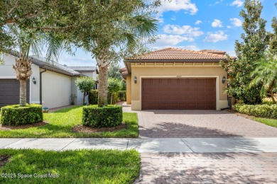 Lake Townhome/Townhouse ActiveUnderContr in Vero Beach, Florida
