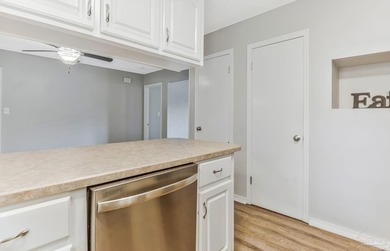 Welcome to this centrally located Pace home featuring 3 bedrooms - photo 22