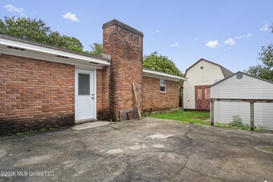 Welcome home to this beautifully maintained one-owner home in - photo 32