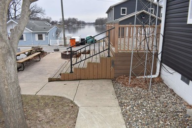 Charming cottage on a double lot with easement access to the - photo 11
