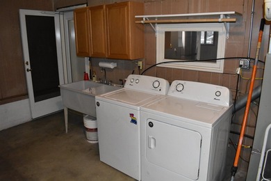Charming cottage on a double lot with easement access to the - photo 13