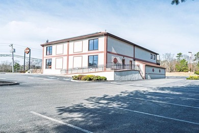 Premier 43,000 SF commercial showroom property situated on 2.58 - photo 14