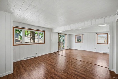 Charming cottage on a double lot with easement access to the - photo 25