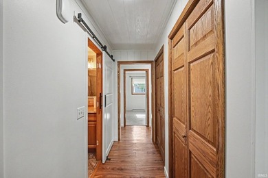 Charming cottage on a double lot with easement access to the - photo 26