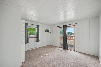 Charming cottage on a double lot with easement access to the - photo 27