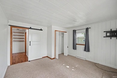 Charming cottage on a double lot with easement access to the - photo 29