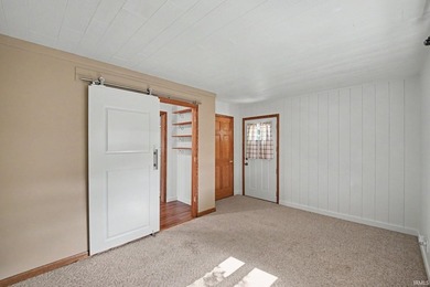 Charming cottage on a double lot with easement access to the - photo 31