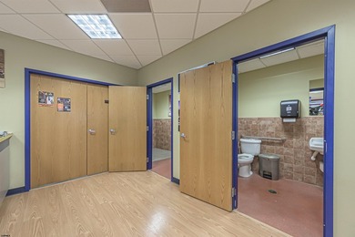 Premier 43,000 SF commercial showroom property situated on 2.58 - photo 35