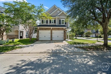 Location, Location, Location! This beautiful, traditional-style - photo 4