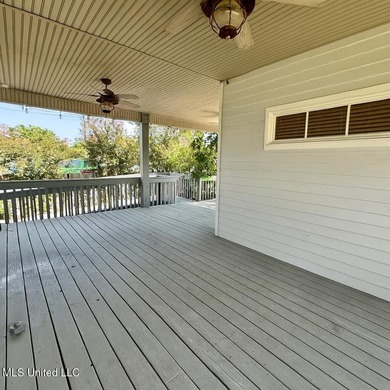 Well-appointed property located on the first block of Main - photo 12