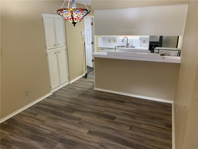 Cute three bedroom with sunken living room with fireplace - photo 14