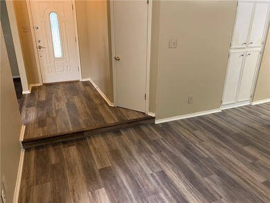 Cute three bedroom with sunken living room with fireplace - photo 15