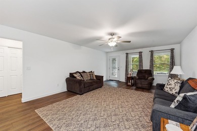 Welcome to the desirable Lake Waynoka Community. This beautiful - photo 15
