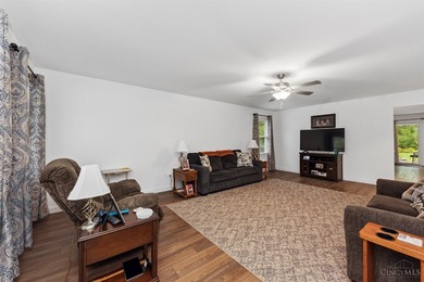 Welcome to the desirable Lake Waynoka Community. This beautiful - photo 16