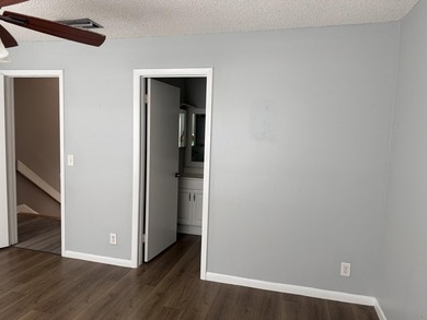 beatifull townhouse 2 bedrooms 2 bathrooms 1 half bathroom - photo 18