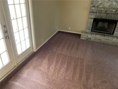 Cute three bedroom with sunken living room with fireplace - photo 19