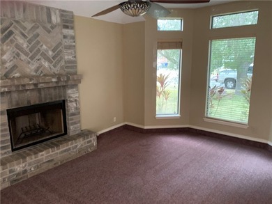 Cute three bedroom with sunken living room with fireplace - photo 23